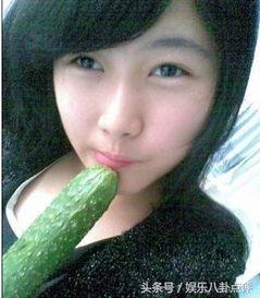 美女开车吃瓜,意外走红网络