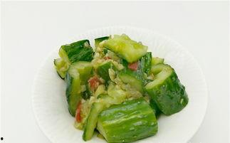 杭州西湖边吃瓜,品味杭州悠闲时光