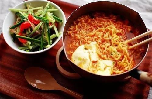 吃瓜魏淑芬吃煮泡面,揭秘泡面美食新境界