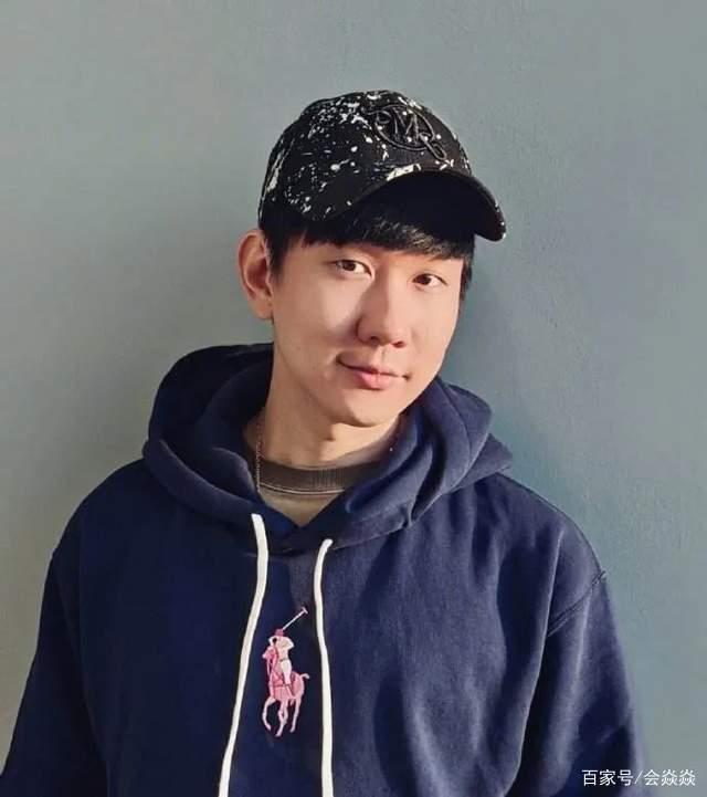 林俊杰吃瓜瞬间