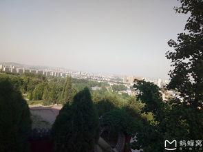 莱芜红石公园吃瓜视频,夏日休闲新风尚